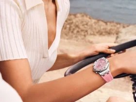A woman wears the pink Audemars Piguet Royal Oak Offshore Selfwinding Chronograph by the sea