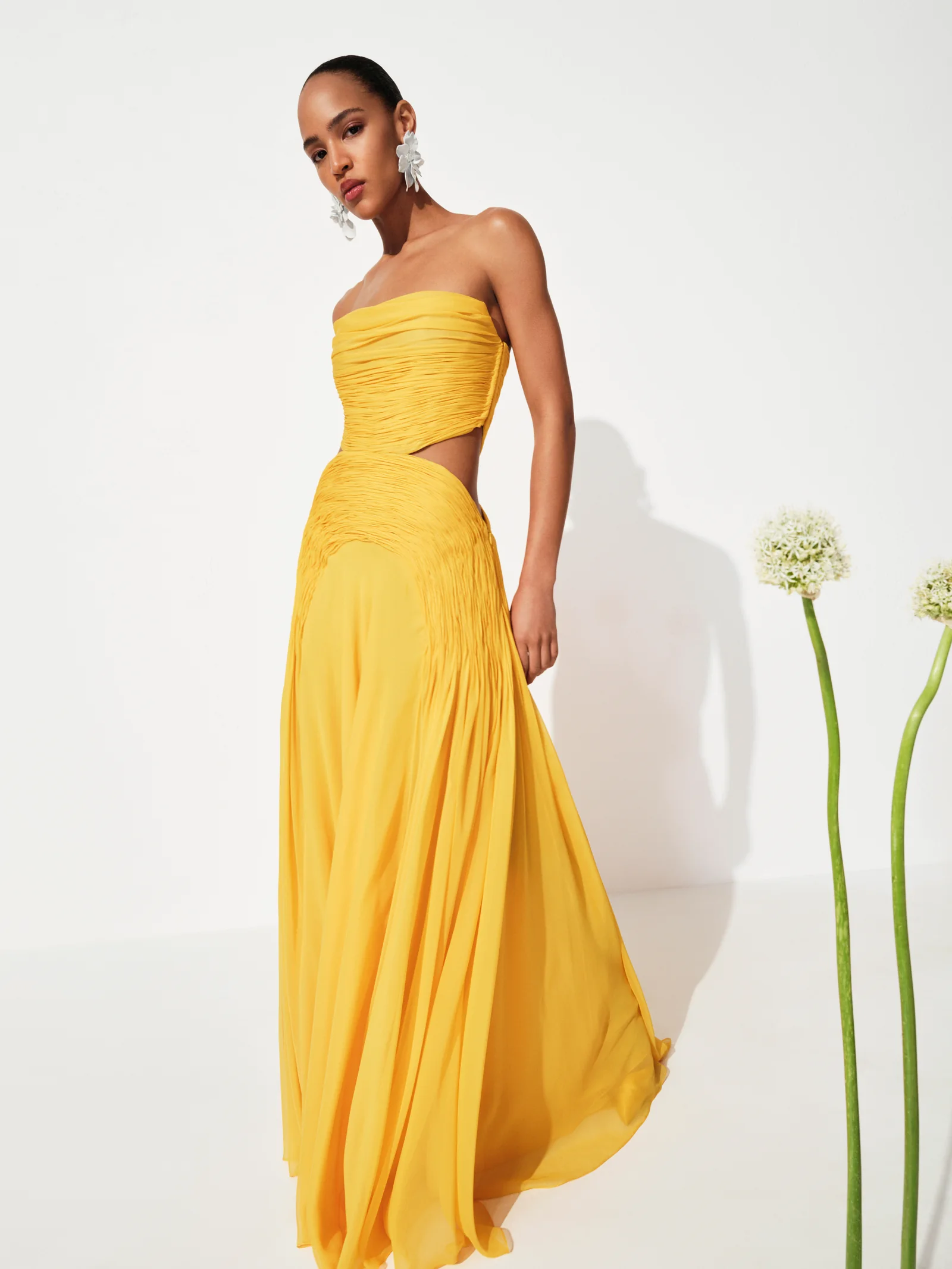 Banana yellow cutout gown from Carolina Herrera Resort 2027