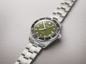 Oris Divers Date in olive green on a stainless steel bracelet