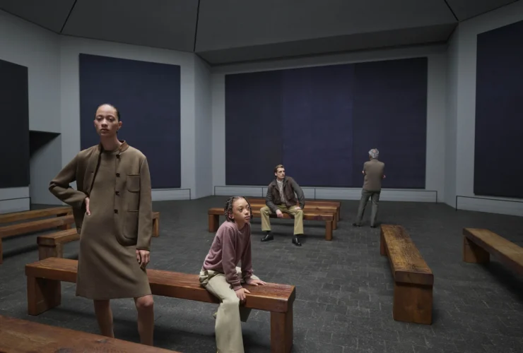 Loro Piana Fall Winter 2026-2027 campaign, an intergenerational cast in a gallery at the Menil Collection, Houston, by Mario Sorrenti