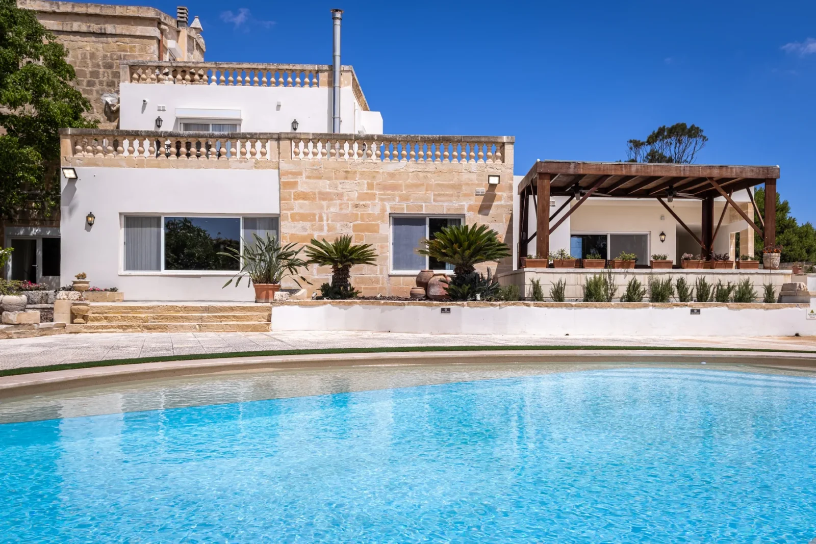 Villa Barumbara Tal-Laring main villa and private pool in the Maltese countryside