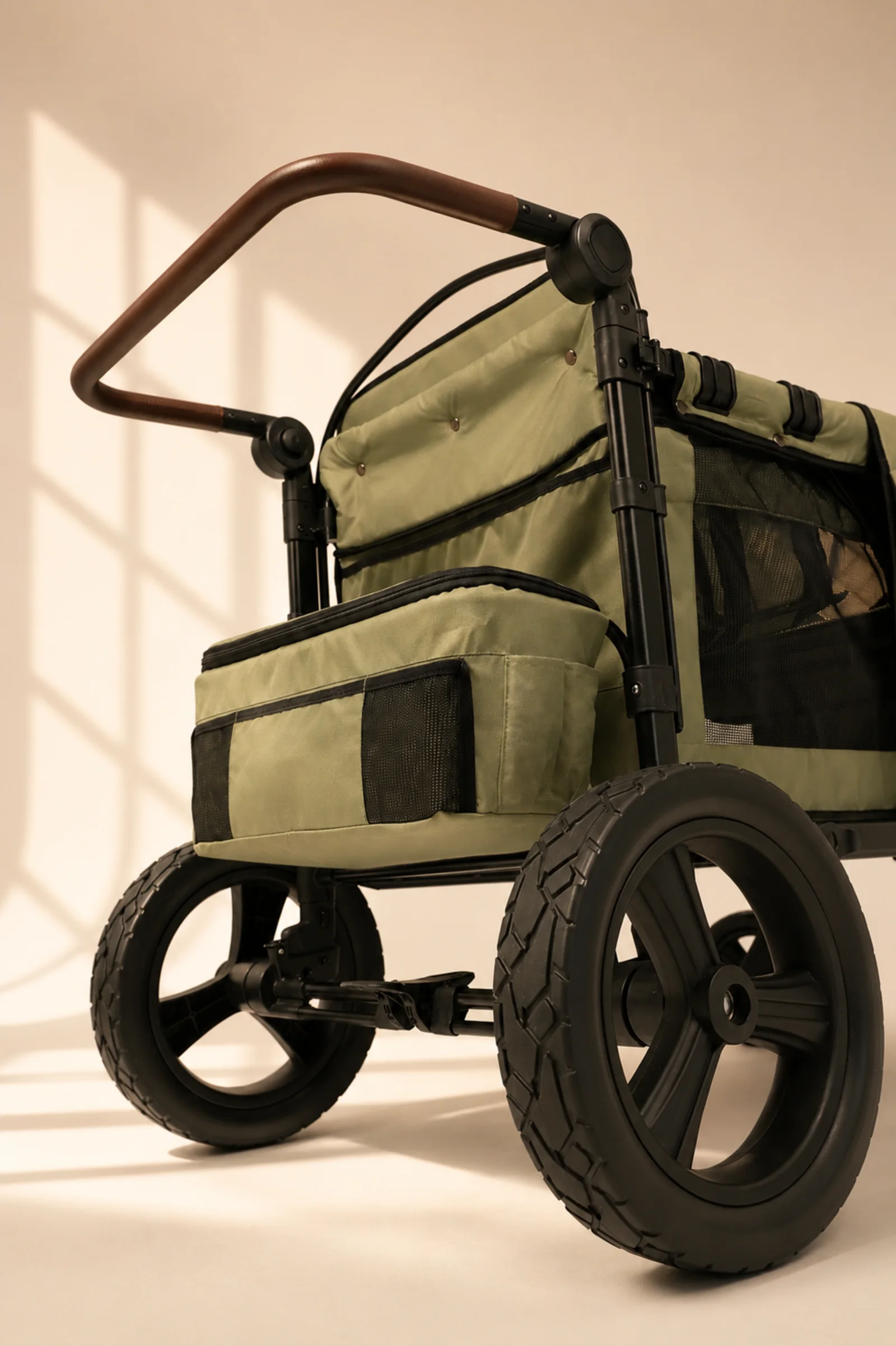 Detail of the STROLLZ. stroller wagon wheels and materials