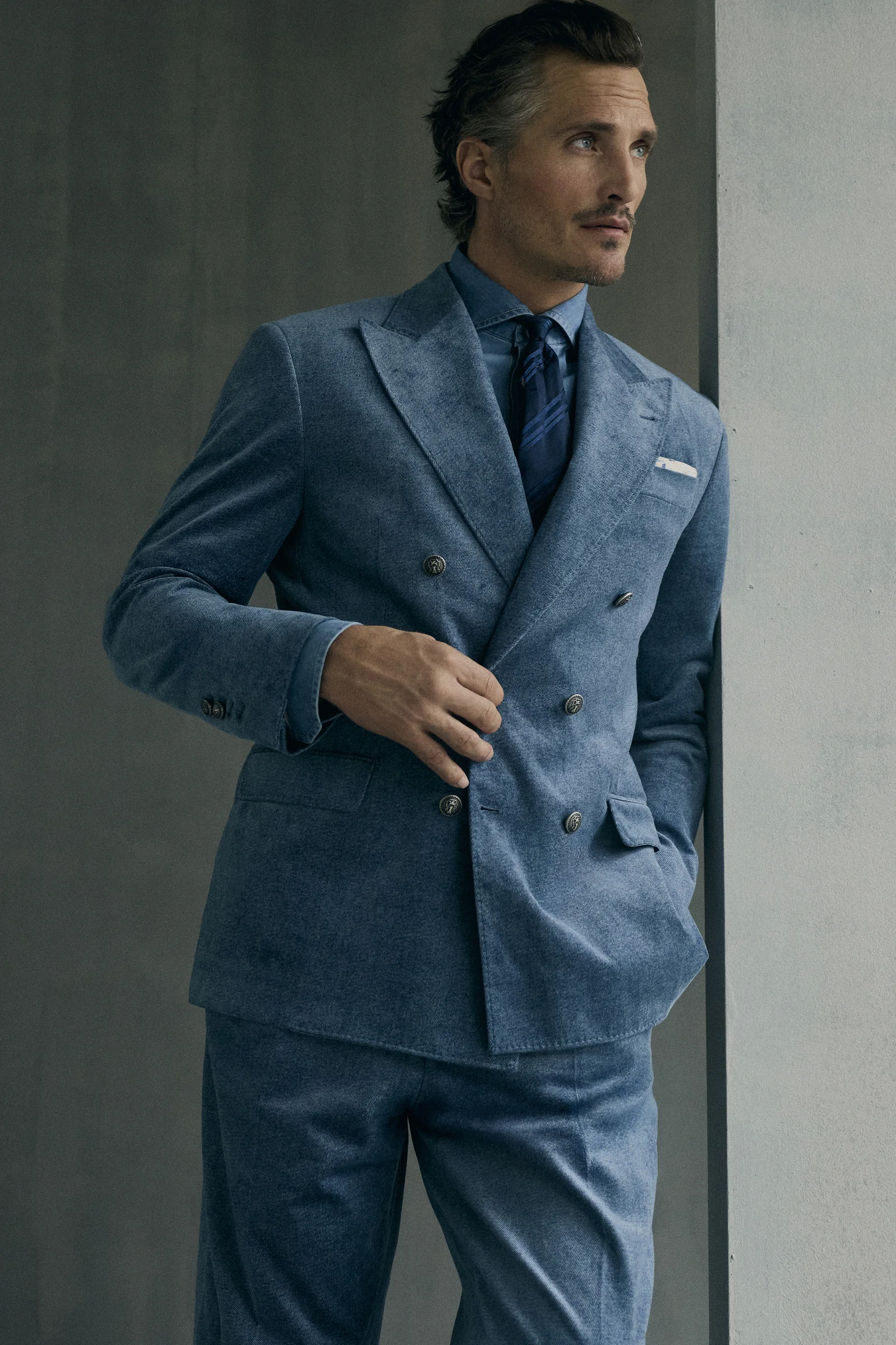 A Brunello Cucinelli blue double-breasted suit with a tie, Fall Winter 2026