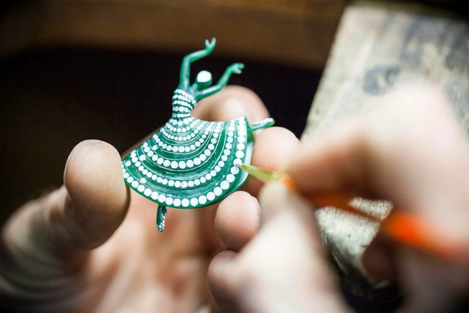 A jewel taking shape by hand at L’ÉCOLE, School of Jewelry Arts