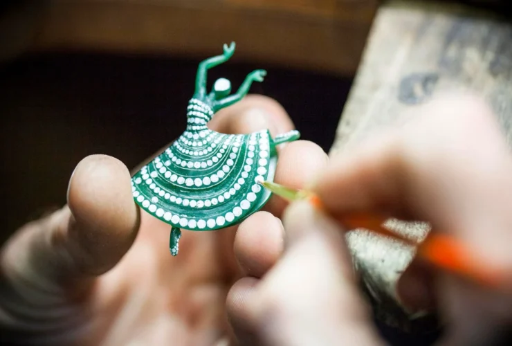 A jewel taking shape by hand at L’ÉCOLE, School of Jewelry Arts