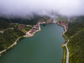 Aerial view of Uzungöl lake and village among the green mountains of Trabzon, Türkiye