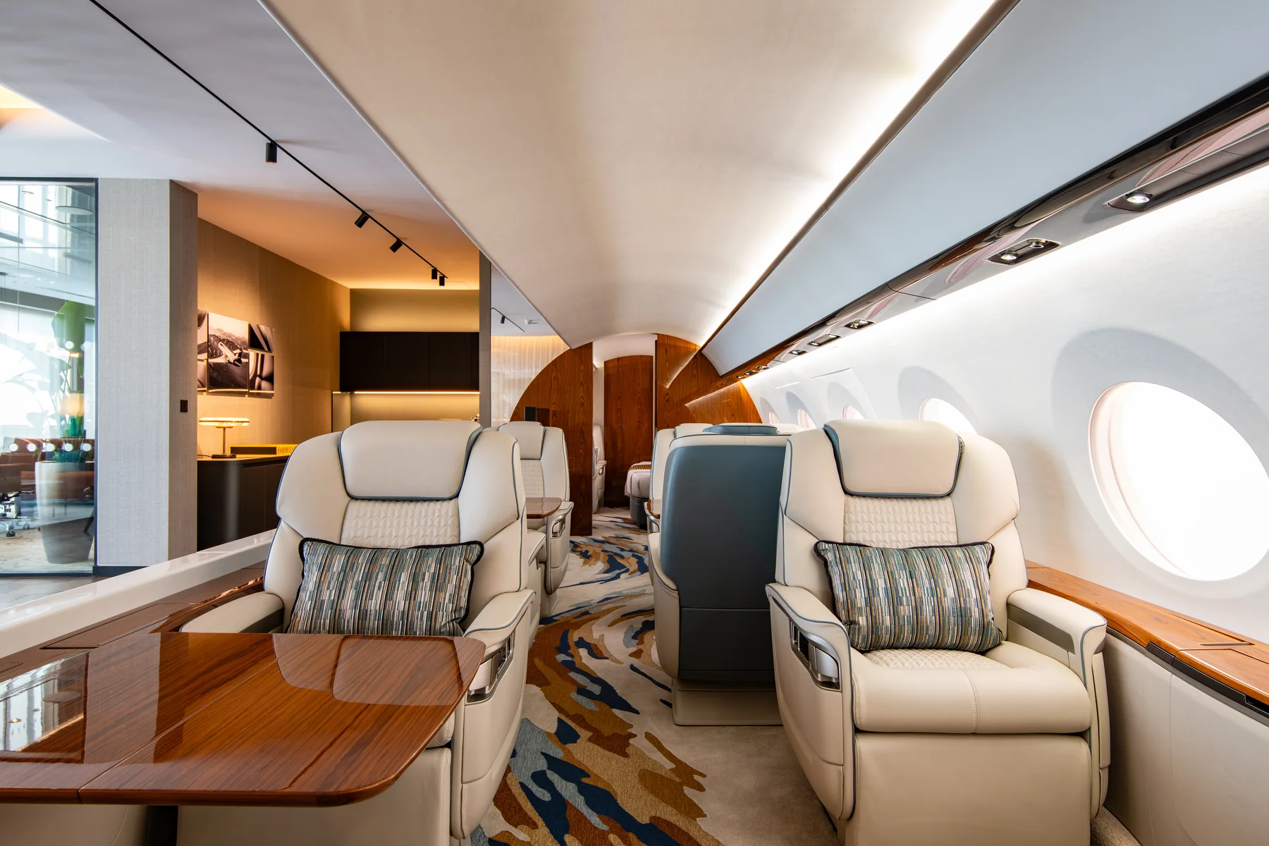 The full-size Gulfstream G700 cabin lounge inside the Flexjet terminal