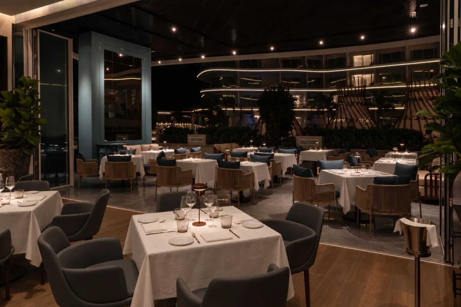 The dining room at Roberto’s Muscat at night